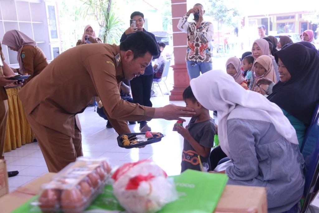 Plt Bupati Subandi Salurkan Ayam dan Telur
