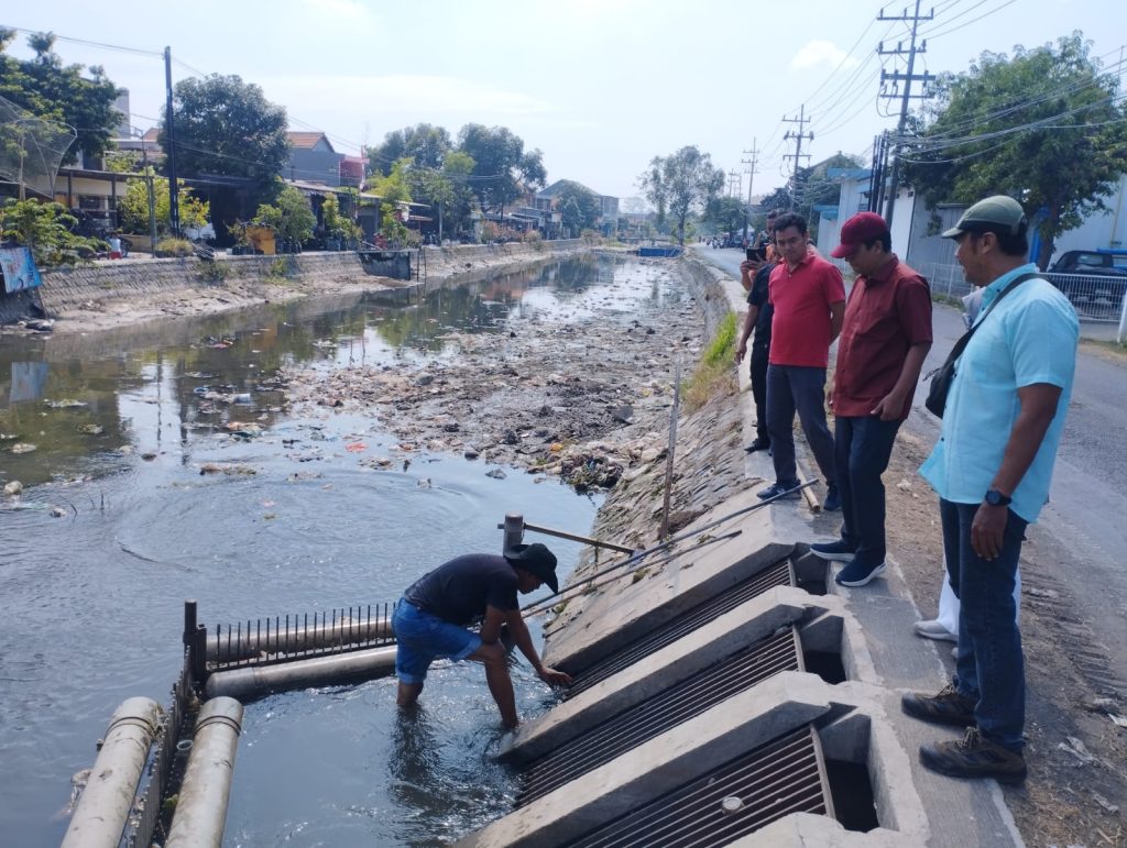 Direktur Utama Dwi Hary Soeryadi langsung melakukan penelusuran dari hulu hingga hilir Sungai Pelayaran.