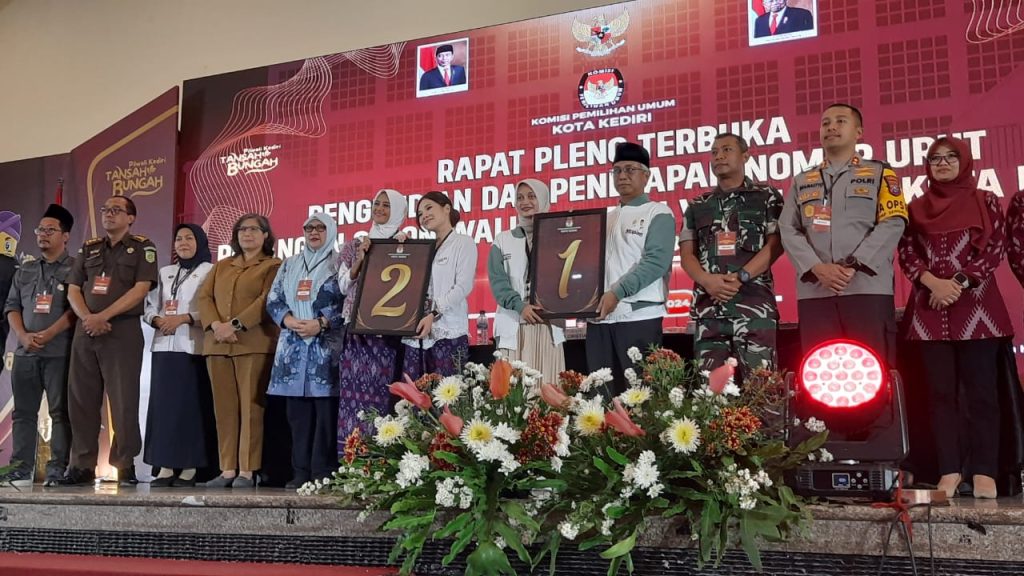 KPU Tetapkan Vinanda-Gus Qowim Nomor Urut 01 dan Fey-Regina Nomor 02 di Pilwali Kediri 2024