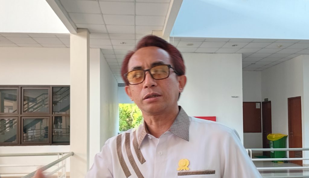 Seruan Rustam: Pemilih Pemula, Suara Anda Menentukan Masa Depan Bontang Rustam, Anggota DPRD Kota Bontang saat diwawancarai di Gedung DPRD Kota Bontang (Agt/GOnews)