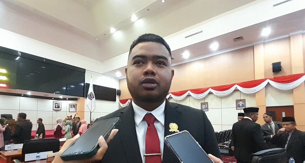 Alfin Rausan Fikry, Anggota Dewan Perwakilan Rakyat Daerah (DPRD) Kota Bontang saat diwawancarai di Gedung DPRD Kota Bontang