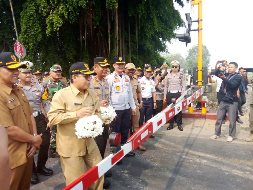 Peresmian palang pintu perlintasan kereta api JPL 38 di wilayah Mojoanyar arah Bangsal Kabupaten Mojokerto, Selasa ( 15-10-2024)