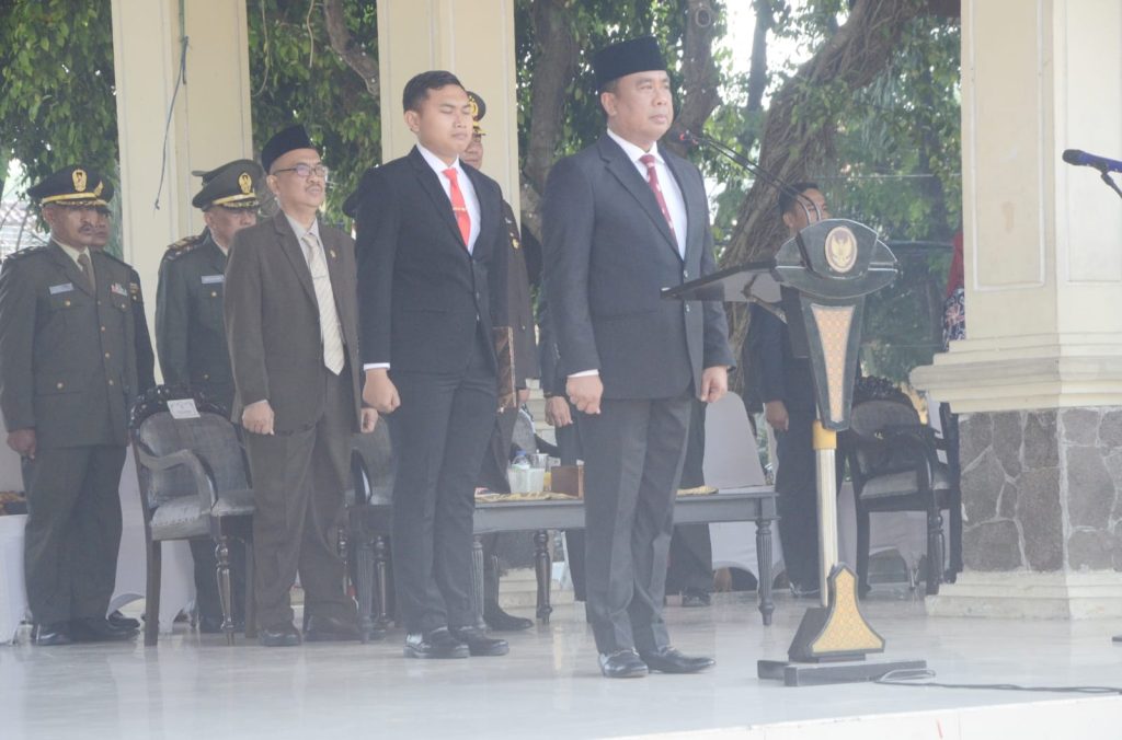 Pjs. Bupati Sidoarjo Muhammad Isa Anshori memimpin Hari Kesaktian Pancasila tahun 2024 di alun-alun Sidoarjo, Selasa(1/10/2024)