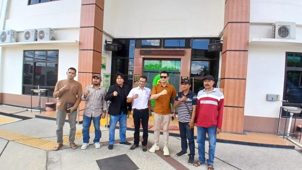Kelompok tani Usaha Bersama (UMB) bersama kuasa hukum Badrul Ain Sanusi Al-Afif, S.H., M.H di Pengadilan Negeri ( PN ) Tanjung Redeb, kabupaten Berau
