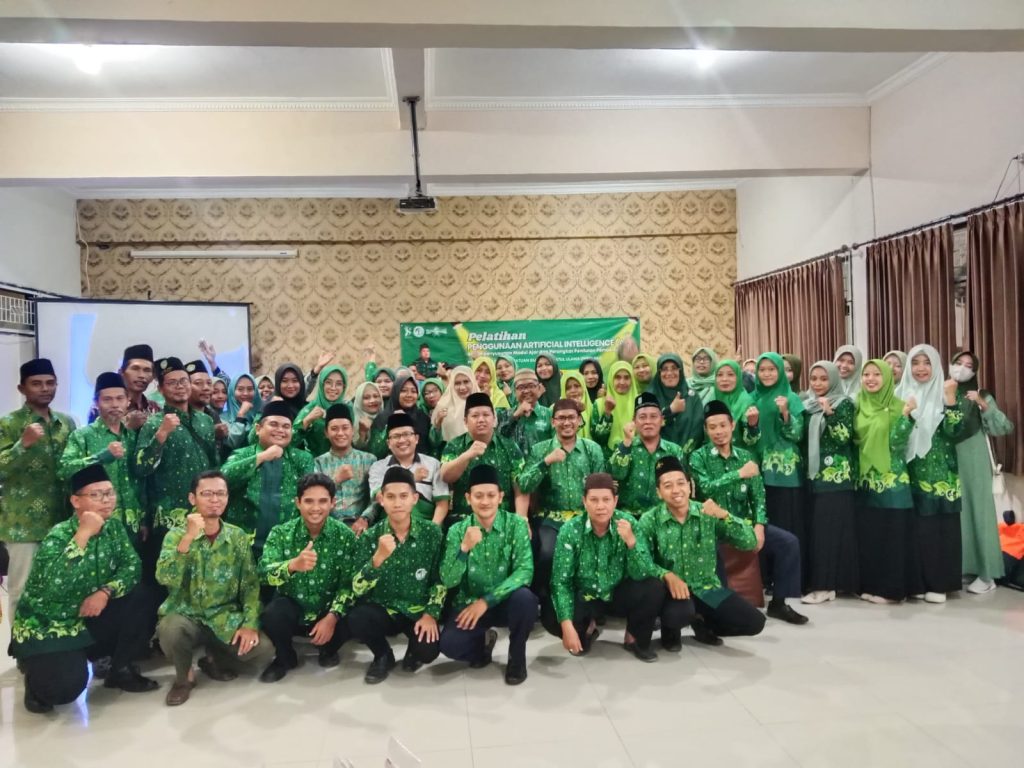 Pergunu Jombang mengadakan pelatihan “Pemanfaatan AI dalam Pembuatan Modul Ajar dan Perangkat Penilaian Pembelajaran” di SMKN 1 Jombang, Minggu (27/10/2024)
