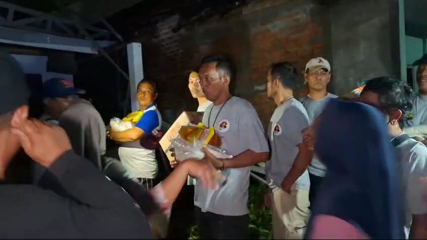 Relawan Suket Teki Nusantara Terjun Beri Bantuan Korban Puting Beliung di Kediri