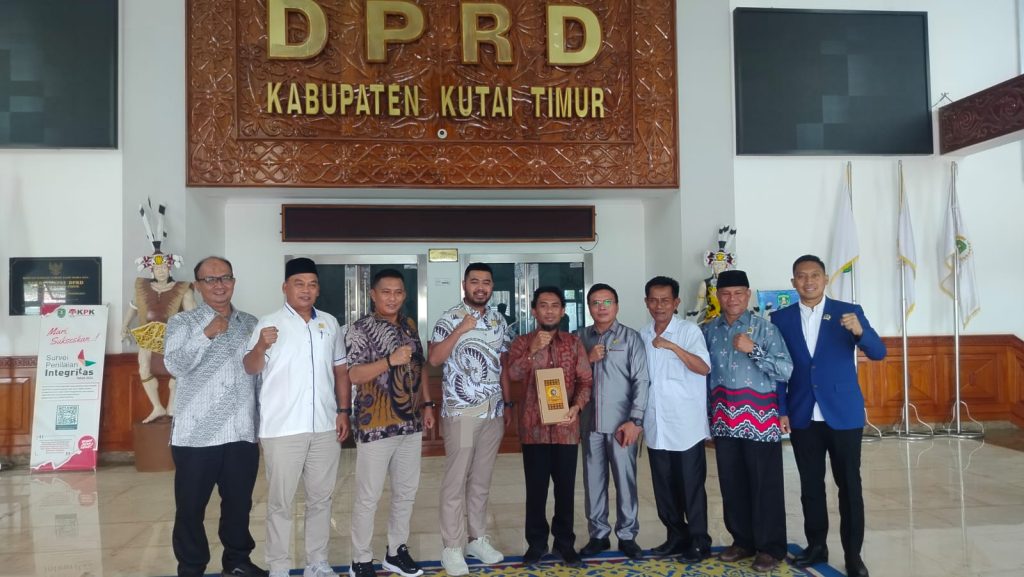 Ketua DPRD Kutai Timur, Jimmi, menyambut rombongan Komisi C DPRD Kota Bontang