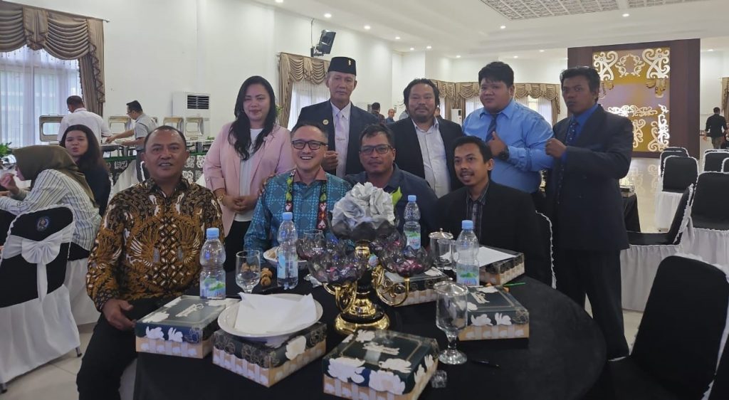 Eko Sugiarto: Tidak Ada Ancaman Pemecatan di PERADI SAI Kaltim-Kaltara Eko Sugiarto, SH., MH., Bersama Wakil Ketua Umum DPN PERADI SAI, Bpk Harry Pontoh, SH., LLM. & Ketua OKK DPN PERADI SAI, Bpk Haris Marbun, SH., MH. & Rekan Rekan Advokat DPC PERADI SAI KUTIM - BONTANG
