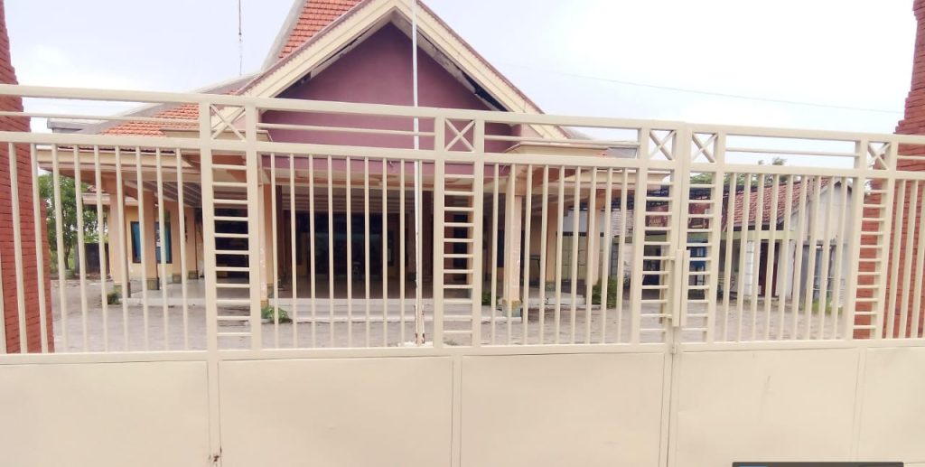 Dugaan pegawai pemerintahan kantor balai desa Tawangsari kecamatan Trowulan Mojokerto tidak ada ditempat,pada hari jumat (1/11/2024)