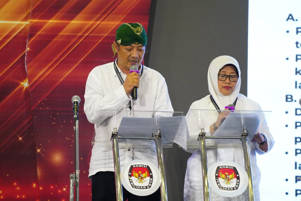 Bukan Berupa Uang, Begini Rencana Realisasi Program Pembangunan Dusun Cabup Kediri Deny Widyanarko Rp 500 Juta Per Tahun calon Bupati dan bakal calon Wakil Bupati Kediri ke Deny Widyanarko - Mudawamah