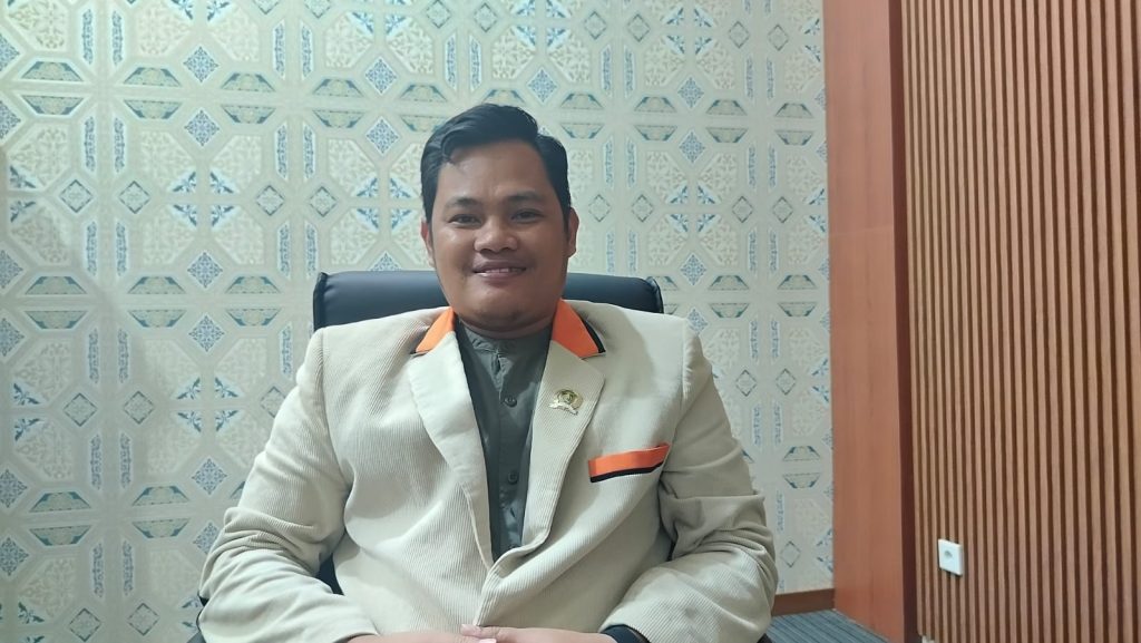 Akbar Tanjung, Anggota DPRD Kutim