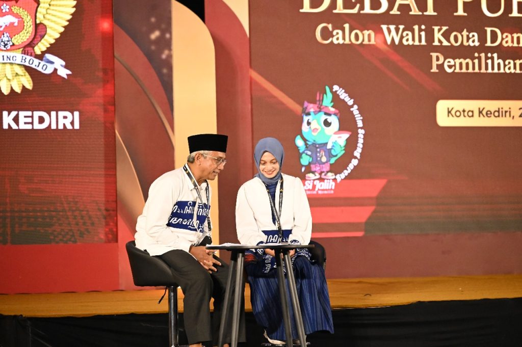 Paslon nomor urut 1 Vinanda Prameswati dan KH Qowimuddin Thoha (Gus Qowim)