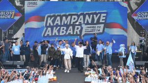 Kampanye Akbar pasangan Vinanda Prameswati - KH Qhowimmudin Toha di Lapangan Gajah Mada, Kecamatan Pesantren, Kota Kediri, Sabtu (23/11/2024)