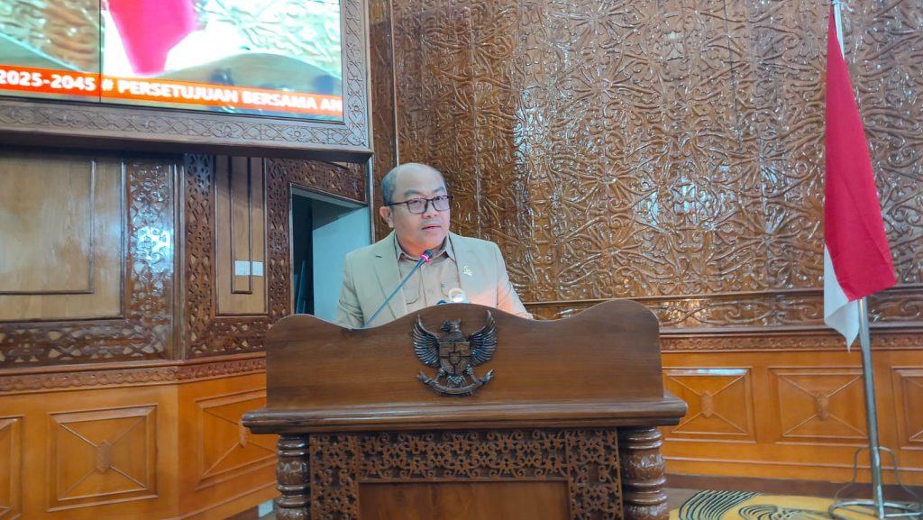 Ketua Fraksi Persatuan Indonesia Raya (PIR), dr. Novel Tyty Paembonan,