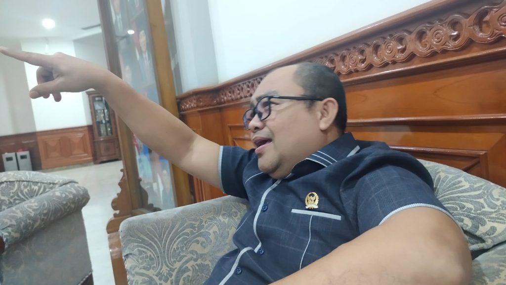 Anggota DPRD Kutai Timur, dr. Novel Tyty Paembonan