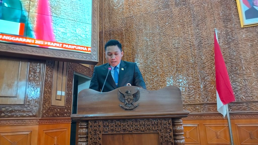 Ketua Fraksi Demokrat Pandi Widiarto menyampaikan pandangan umum fraksinya dalam Rapat Paripurna Ke-XX Masa Persidangan Ke-I Tahun Sidang 2024/2025, Jumat (22/11/2024)