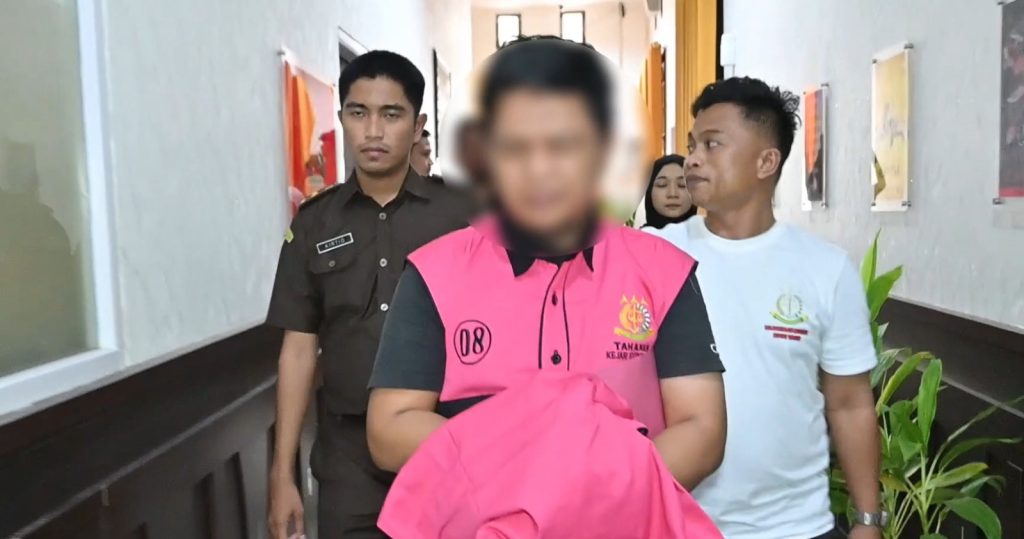 Tersangka Z dalam kasus dugaan tindak pidana korupsi terkait pendapatan daerah dari penerimaan Bea Balik Nama Kendaraan Bermotor Pertama (BBNKB1) UPTD PPRD Bapenda wilayah Kutim