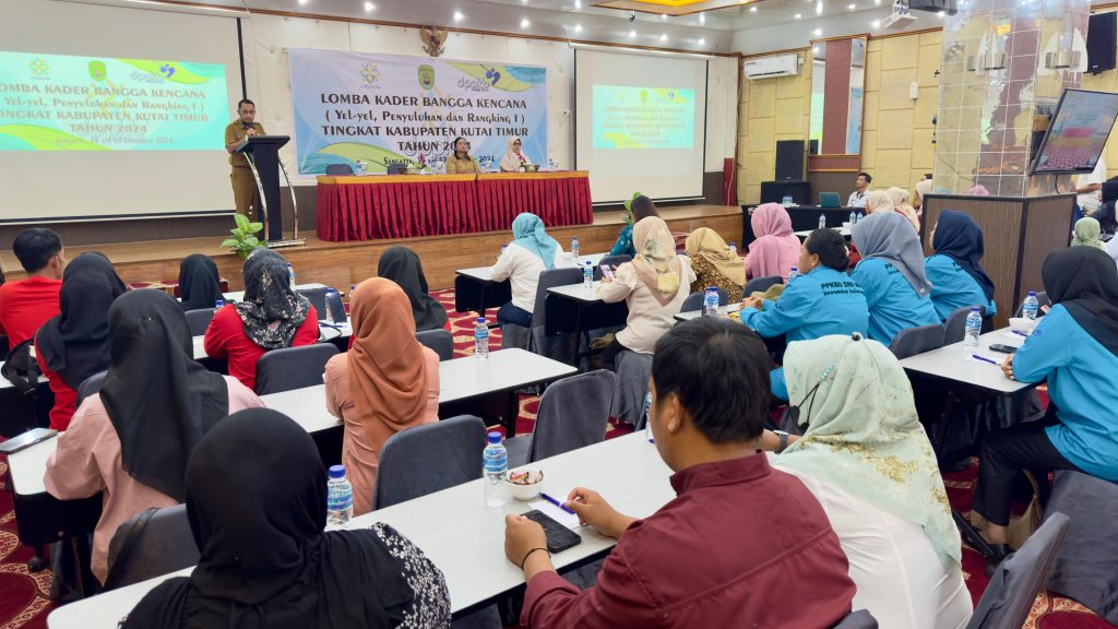 DPPKB Kutim menggelar Lomba Kader Bangga Kencana di Hotel Royal Victoria, Sangatta, Senin (16/12/2024).