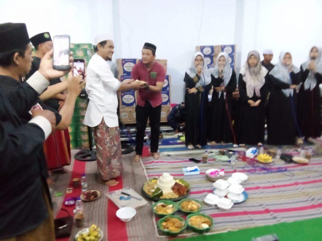 PT Anugerah Sejahtera Perkasa 3, mengadakan acara launching Distributor sembako dengan memakai simbol IDOLA (ikhtiyar,Doa, Loyalitas,Amanah) di jalan raya Ngrowo,Bangsal Mojokerto