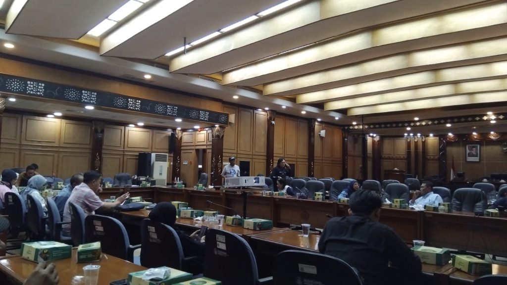 DPRD Sidoarjo Sosialisasi e-Katalog V6.0 di hadapan puluhan insan pers dari media cetak, online, dan elektronik, Senin (23/12/24)