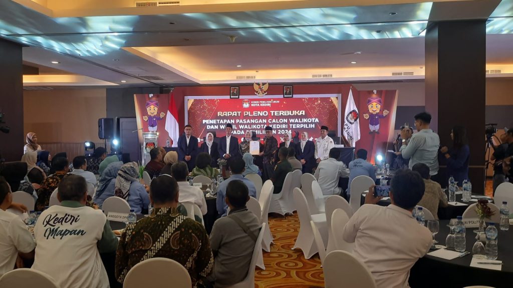 KPU Kota Kediri Tetapkan Wali Kota dan Wakil Wali Kota Terpilih di Pilkada 2024 KPU) Kota Kediri resmi menetapkan Vinanda Prameswati, SH, MKn, dan KH Qowimmudin Thoha sebagai Wali Kota dan Wakil Wali Kota Terpilih di Pilkada 2024 Kota Kediri, Kamis(9/1/2024).