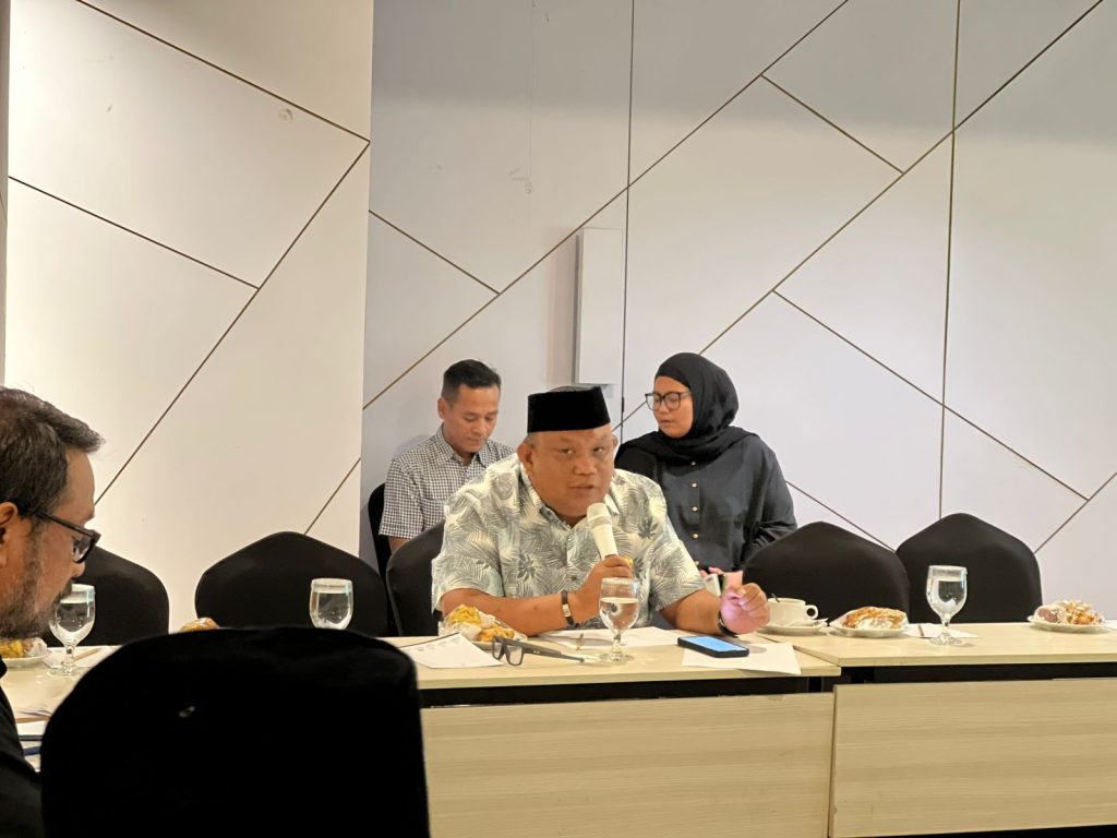Dr. Agusriansyah Ridwan, Sekretaris Frasksi PKS DPRD Kaltim saat rapat Pansus mengenai pedoman Pokir di Balikpapan