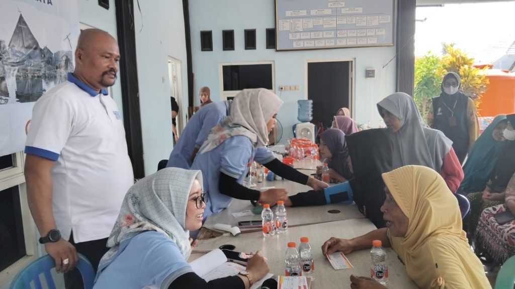 Peduli Kemanusiaan, DPC PERADI SAI Sidoarjo Raya dan RSU Surabaya Medical Gelar Bakti Sosial Korban Banjir Peradi SAI Sidoarjo Raya bersama RSU Surabaya Medical Service bakti sosial Sabtu(25/1/25)(FT/Nugroho)