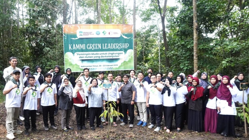 KAMMI menggelar acara bertajuk KAMMI Green Leadership 2025 di Kawasan Dalam Hutan Tanaman Kehutanan (KDHTK) Universitas Mulawarman. (AB/Gonews.id)