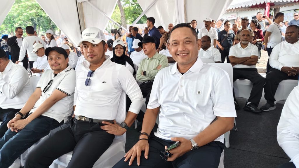 Rudy Mas’ud, Gubernur Kaltim (Topi Putih) dan Seno Aji Wakil Gubernur Kaltim terpilih