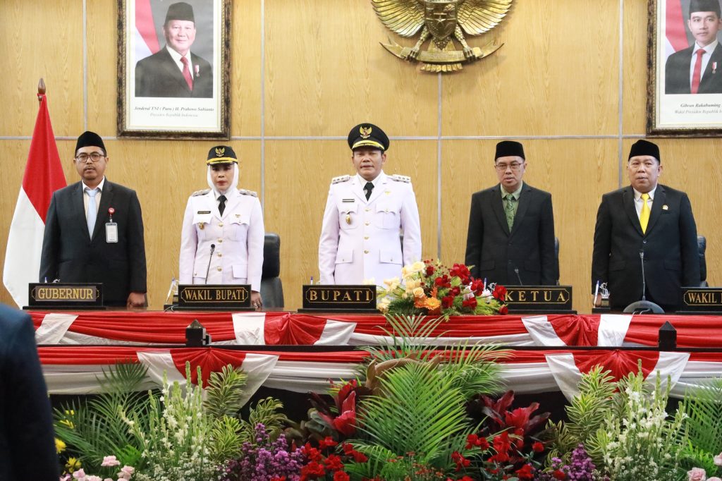 Bupati Sidoarjo Paparkan Visi Metropolitan Inklusif dan Berkelanjutan Bupati Sidoarjo Subandi bersama Wakil Bupati Mimik Idayana