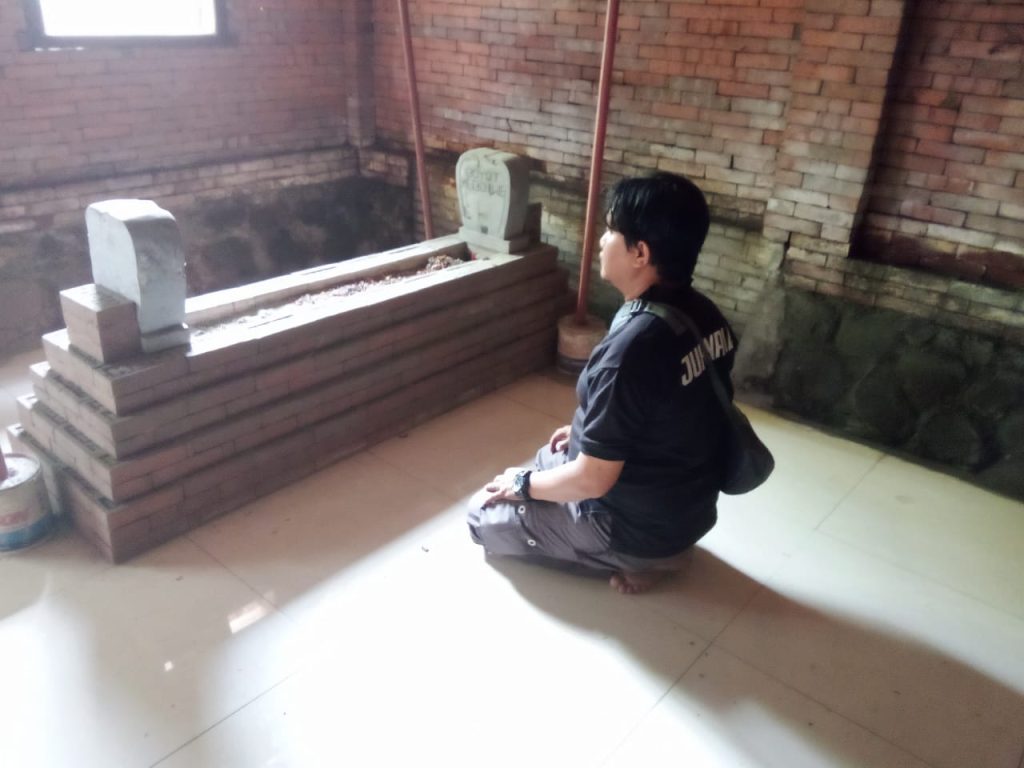Makam Kebo Iwa di Trowulan, Jejak Sejarah yang Terlupakan Makam Kebo Iwa, panglima perang legendaris Bali Aga, diyakini berada di Dusun Wringin Lawang, Mojokerto