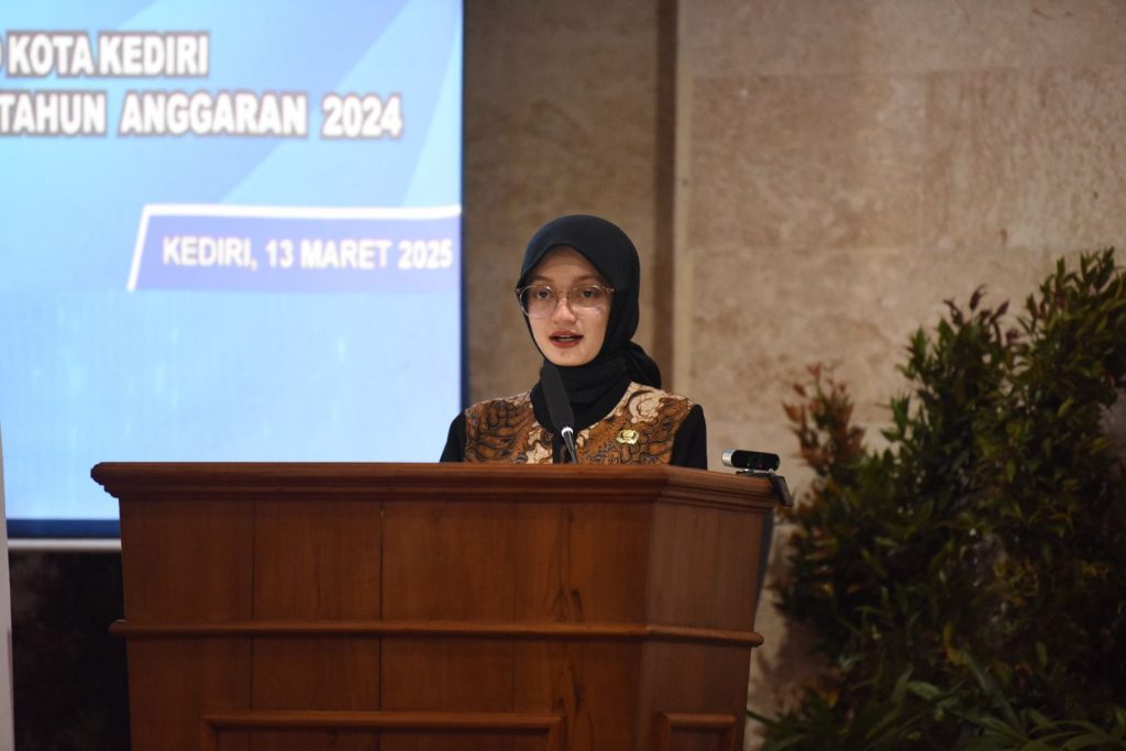 Wali Kota Kediri Paparkan Arah Pembangunan & Capaian 2024 Wali Kota Kediri, Vinanda Prameswati saat memaparkan RPJMD Kota Kediri 2025-2029 serta LKPJ 2024 dalam Rapat Paripurna DPRD Kota Kediri, Kamis (13/3/2025) (DR/GOnews.id)