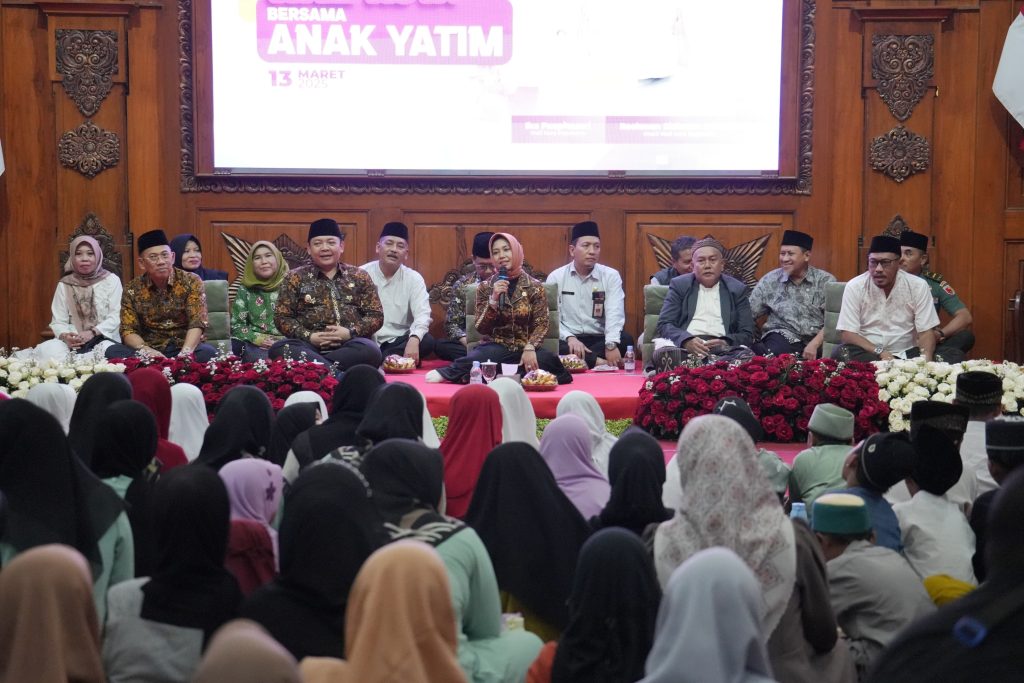 Wali Kota Mojokerto, Ika Puspitasari menggelar buka puasa bersama 200 anak yatim di Pendopo Sabha Kridatama Rumah Rakyat, Kamis (13/3/2025) (AN/GOnews.id)