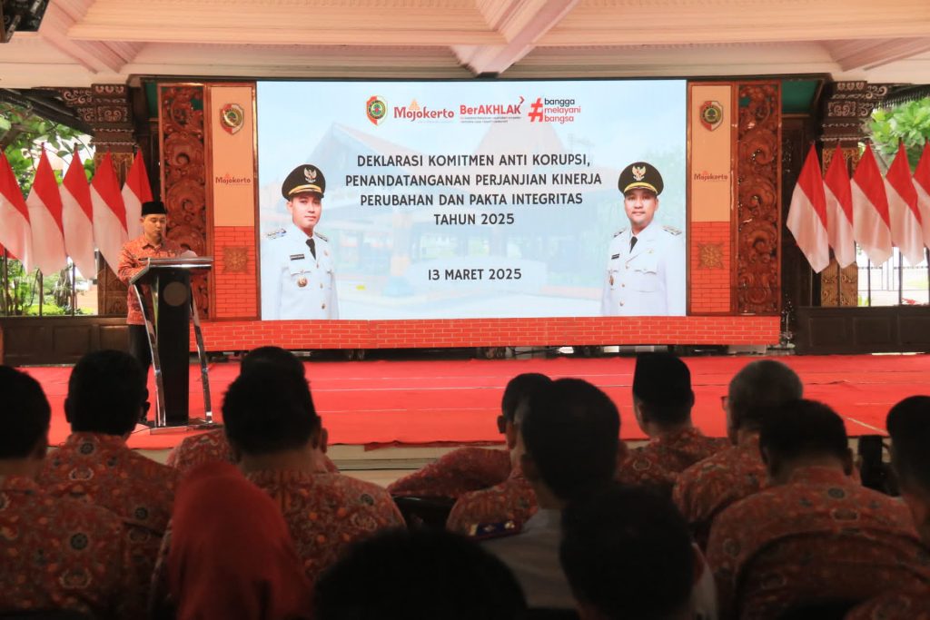 Pemkab Mojokerto Teken Pakta Integritas, Gus Barra Tekankan Pelayanan Bersih Bupati Mojokerto, Muhammad Al Barra