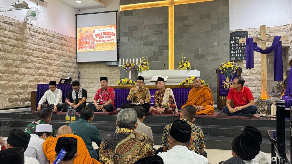 Buka Puasa di GKI Mojosari, Simbol Toleransi ala Pancasila Wakil Bupati Mojokerto, M. Rizal Octavian