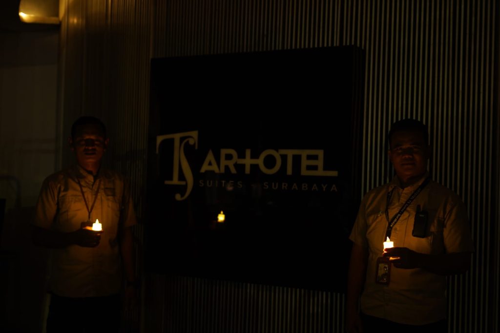 ARTOTEL TS Suites Surabaya padamkan lampu satu jam dukung Earth Hour 2025