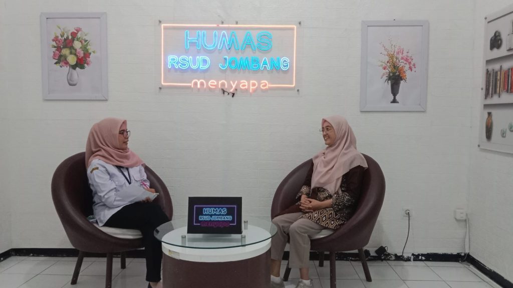 Edukasi Sehat Bersama dr. Nella: Pahami Epilepsi Lewat Podcast RSUD Jombang Podcast RSUD Jombang kupas tuntas penyakit epilepsi bersama dr. Nella Lusti (dok.Humas RSUD Jombang)