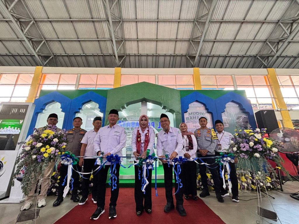 BPJS Kesehatan Hadirkan Posko Gratis Bagi Pemudik Lebaran Wakil Bupati Sidoarjo Mimik Idayana meresmikan layanan mudik BPJS Kesehatan, Rabu (26/3/2025) (Foto: Humas Pemkab Sidoarjo)
