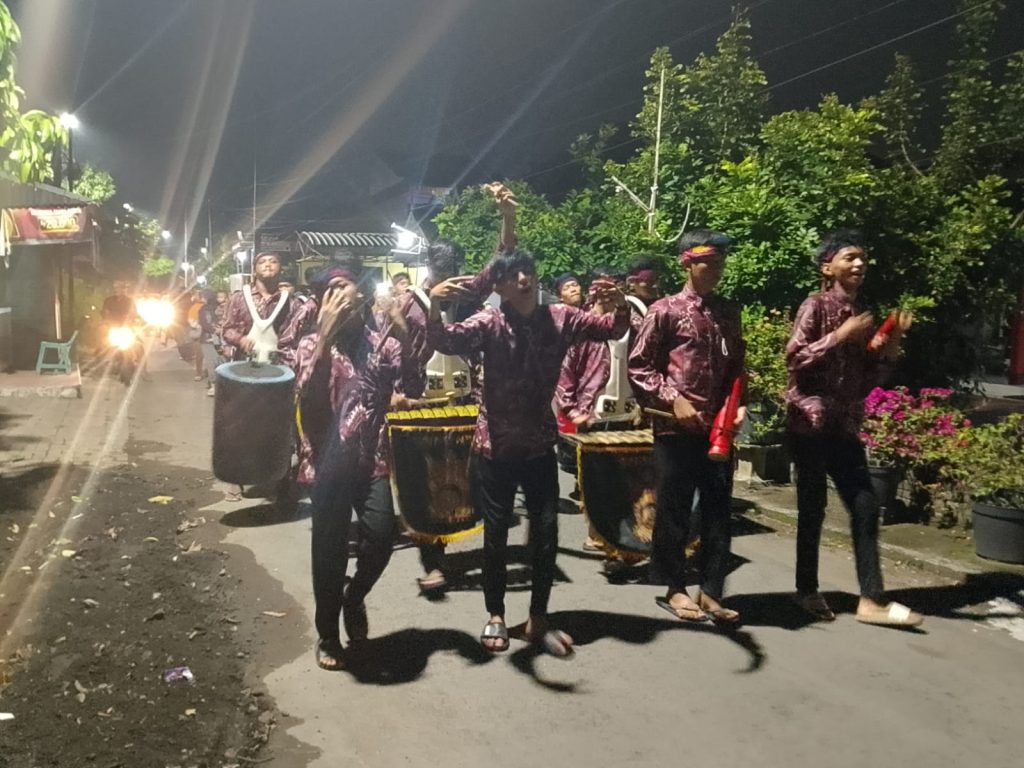 Suasana Takbir Keliling TPQ Ath-thohiriyah 2025 di Desa Boro Kecamatan Tanggulangin, Minggu (30/3/2025)