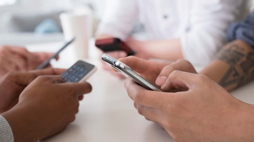 Cerdas Bermedia Sosial di Era Digital
