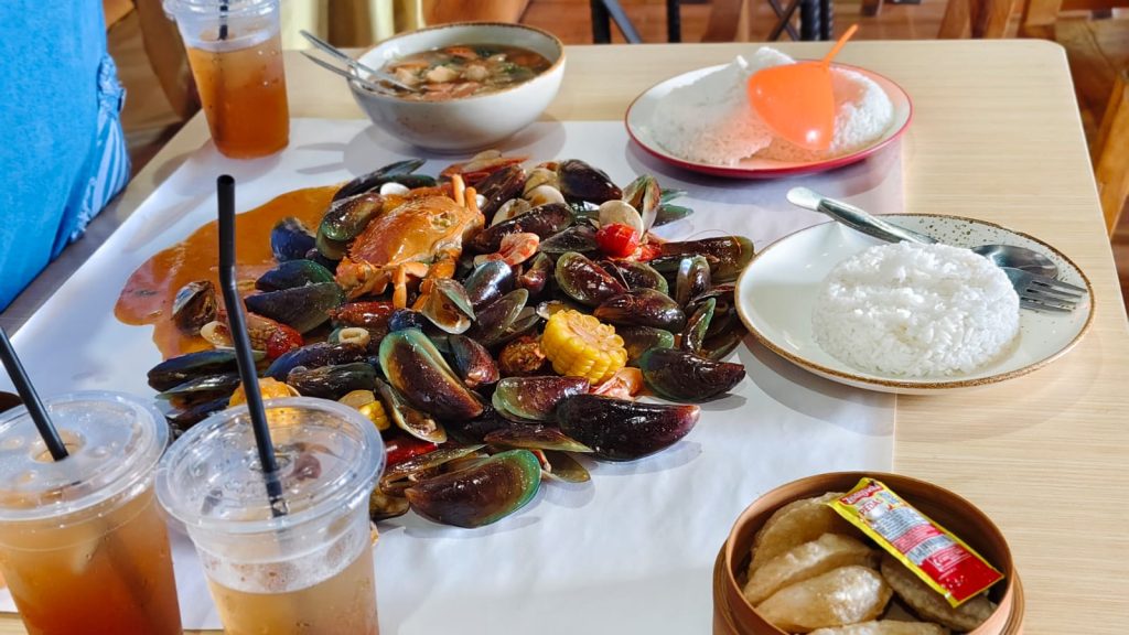 Ngabuburit Seru di Warung Tungku Seafood Gudo Warung Tungku Seafood Gudo