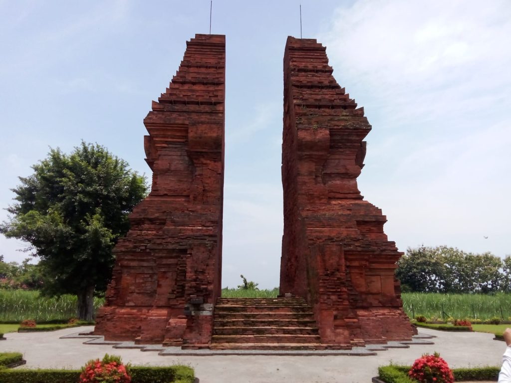 Candi Wringin Lawang