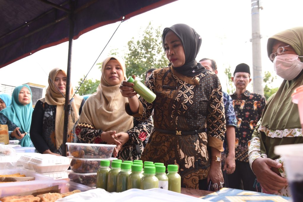 Tinjau UMKM di Taman, Wabup Sidoarjo Dorong Usaha Naik Kelas Wabup Sidoarjo Hj. Mimik Idayana