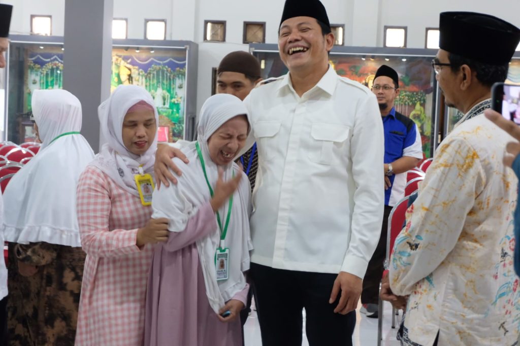 Bupati Sidoarjo, H. Subandi,