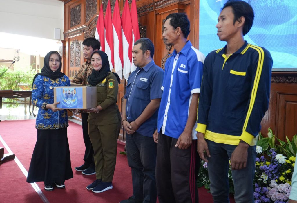 Zakat Fitrah ASN Mojokerto Capai Rp171 Juta Pemerintah Kota Mojokerto menyelenggarakan upacara pentasyarufan zakat fitrah dan infak Korpri tahun 2025 di Pendopo Sabha Kridatama Rumah Rakyat, Kamis (20/3/2025)