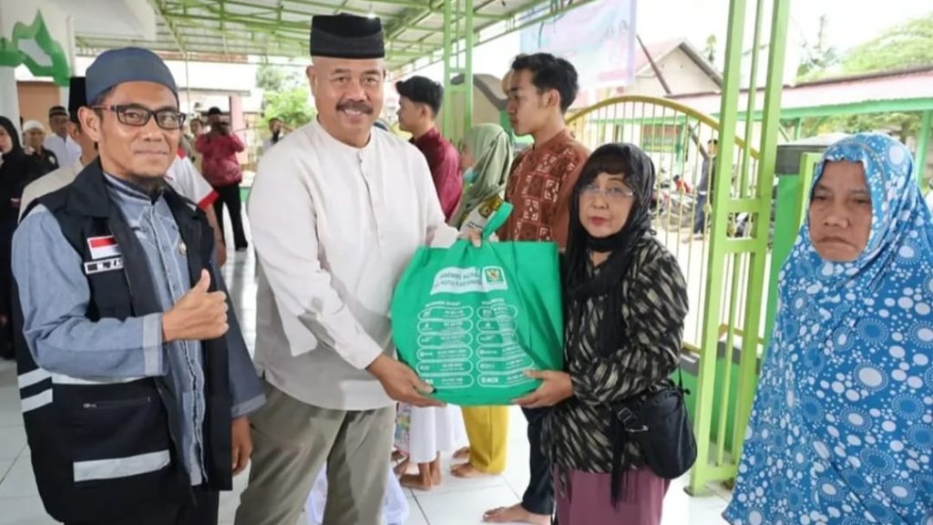 Edi Damansyah Kunjungi Loa Janan, Salurkan Bantuan dan Dorong Gerakan Mengaji Bupati Kukar Edi Damansyah