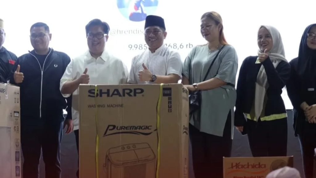 Bukber Seru di Anggana, Rendi Solihin Nonton Timnas Bareng Warga Wakil Bupati Kutai Kartanegara, Rendi Solihin