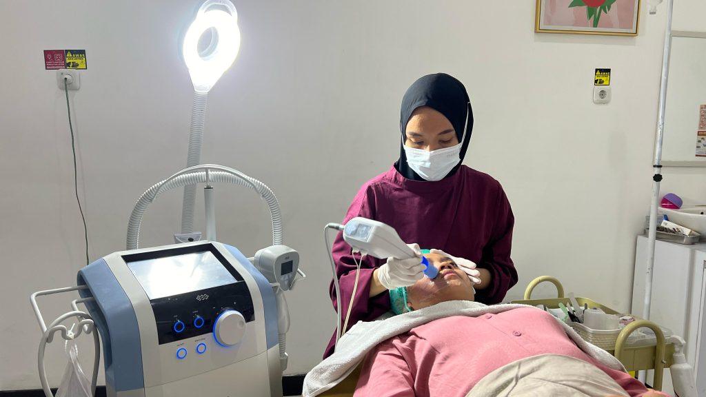 Exilis Ultra 360, Rahasia Tirus Alami Tanpa Operasi di Kediri Crown Clinic Kediri