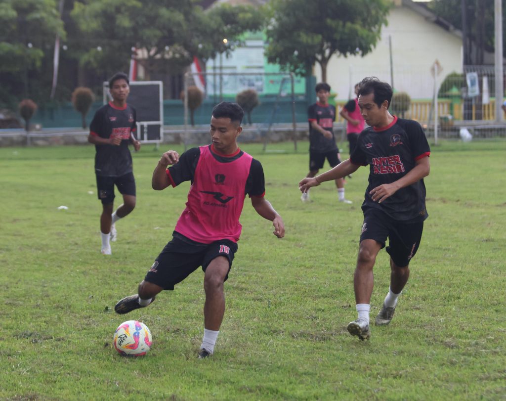 Inter Kediri latihan fisik intensif demi target promosi ke Liga 3 musim depan. (DR/GOnews.id)