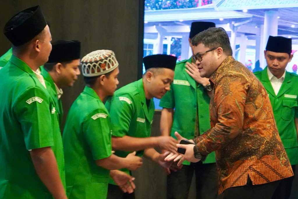 Bupati Kediri Hanindhito Himawan Pramana saat menerima audiensi Pimpinan Cabang Gerakan Pemuda (GP) Ansor Kabupaten Kediri, di Kantor Pemkab Kedir, Jumat (11/4/2025) (DR/GOnews.id)